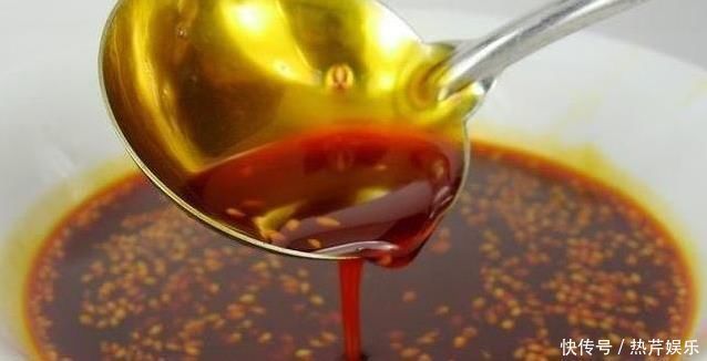 川菜厨师教你做红油的秘技,红油很香,可以在家煮