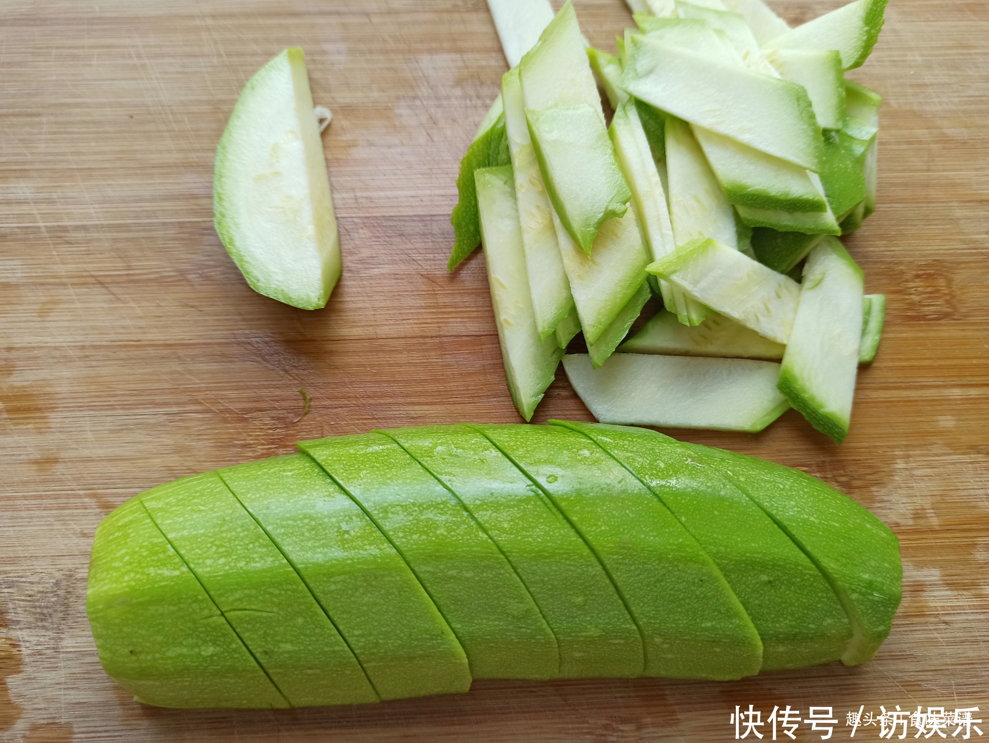 蔬菜中的钙片，用来凉拌最合适，我家一周吃5次，比吃肉都香