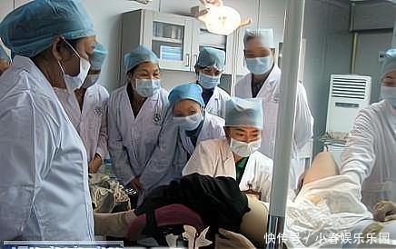 脸皮|“我又不是动物!”产妇分娩,几个男女实习生围观,场面太尴尬