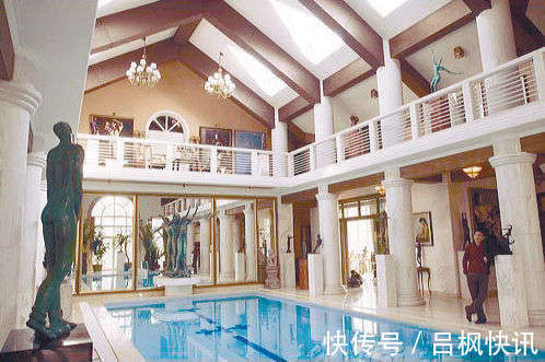 王中军|华谊王氏两兄弟，挥金如土时有多辉煌，人走茶凉后就有多落魄