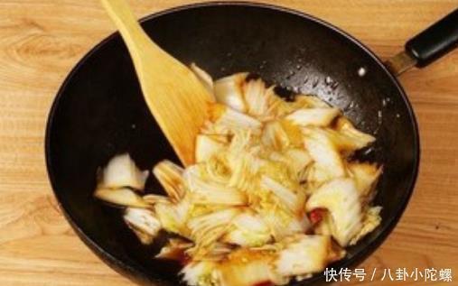 做醋溜白菜，“3种调料”别放错，并牢记正确顺序，白菜清脆好吃