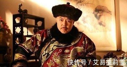 绝户&乾隆出行,见一户人家门口写着一副对联可笑,但看到横批就大怒了