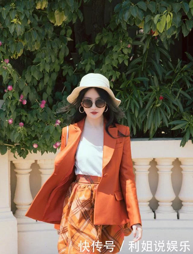 刘亦菲湖畔写真