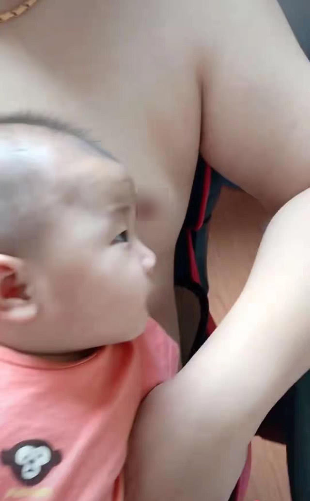 爸爸|爸爸打游戏比赛时,被妈妈强制带娃,宝宝表现笑翻网友替父出征