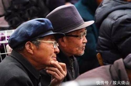 王姨|不帮子女带娃的老人，现在都过得咋样？3种结局，残酷又现实