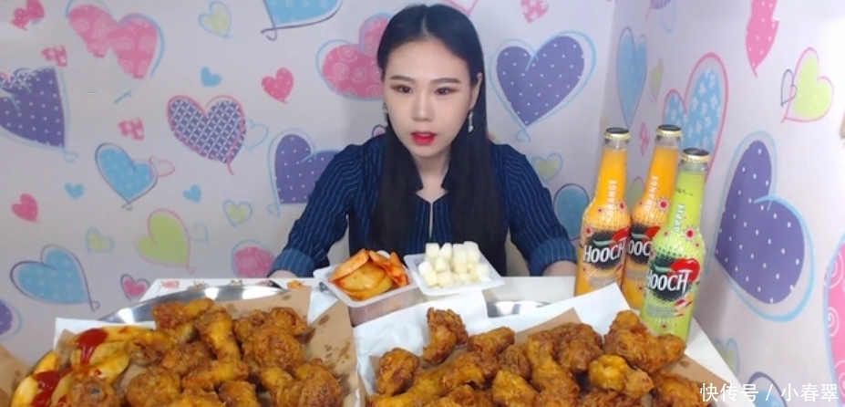 大胃王吃50个“鸡腿”,刚要下口却穿帮了,网友:我能吃100个!