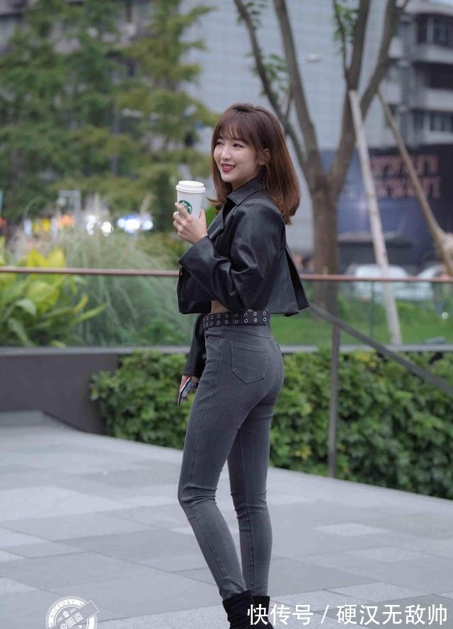 装扮 活力十足的打底裤装扮怎么穿都好看，凸显身材更妩媚，穿出显瘦！