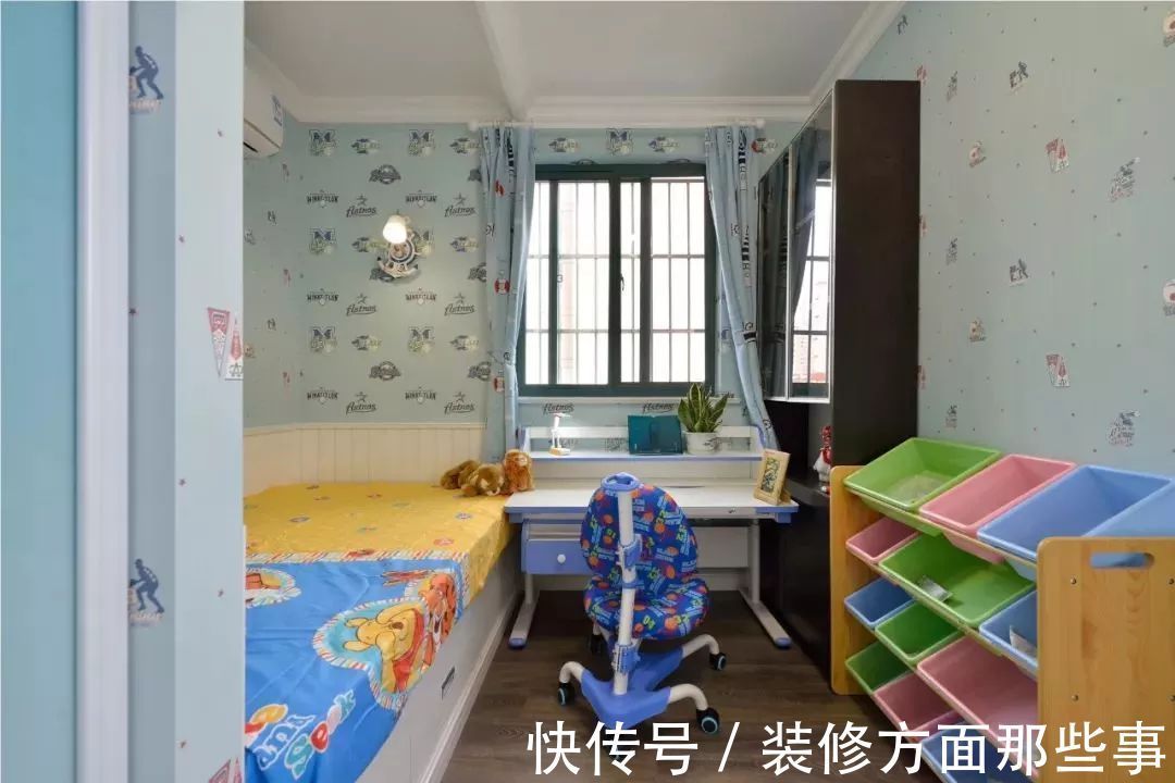 小户型|儿童房做个榻榻米床，搭配衣柜和书桌柜好不好？