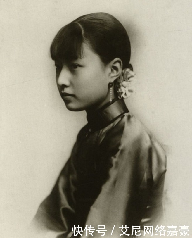 孟小冬和梅兰芳合影,晚年常说:只是一切都过去了罢