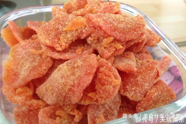 胡萝卜别再当配菜了，做成一道零食，又甜又劲道，上桌全家都爱吃