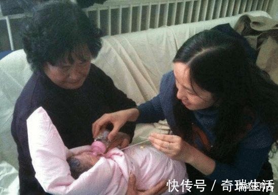 宝妈|6岁熊孩子拿别人奶茶喝,宝妈强势护短,女孩回答让宝妈局促不安