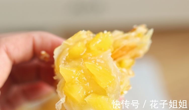 用蛋挞皮做一道美味的菠萝酥，简单美味！