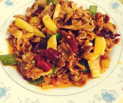 美食|美食优选：五花肉蒸白菜，泡椒鸡胗，香辣牛蹄筋，酸辣花菜的做法