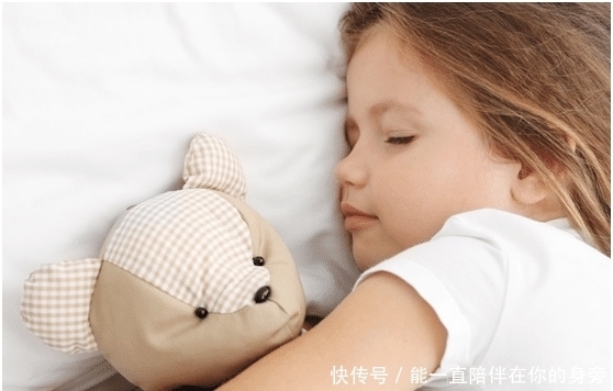 被子|宝宝不好好睡觉,晚上喜欢蹬被子,是宝妈有些忽略了