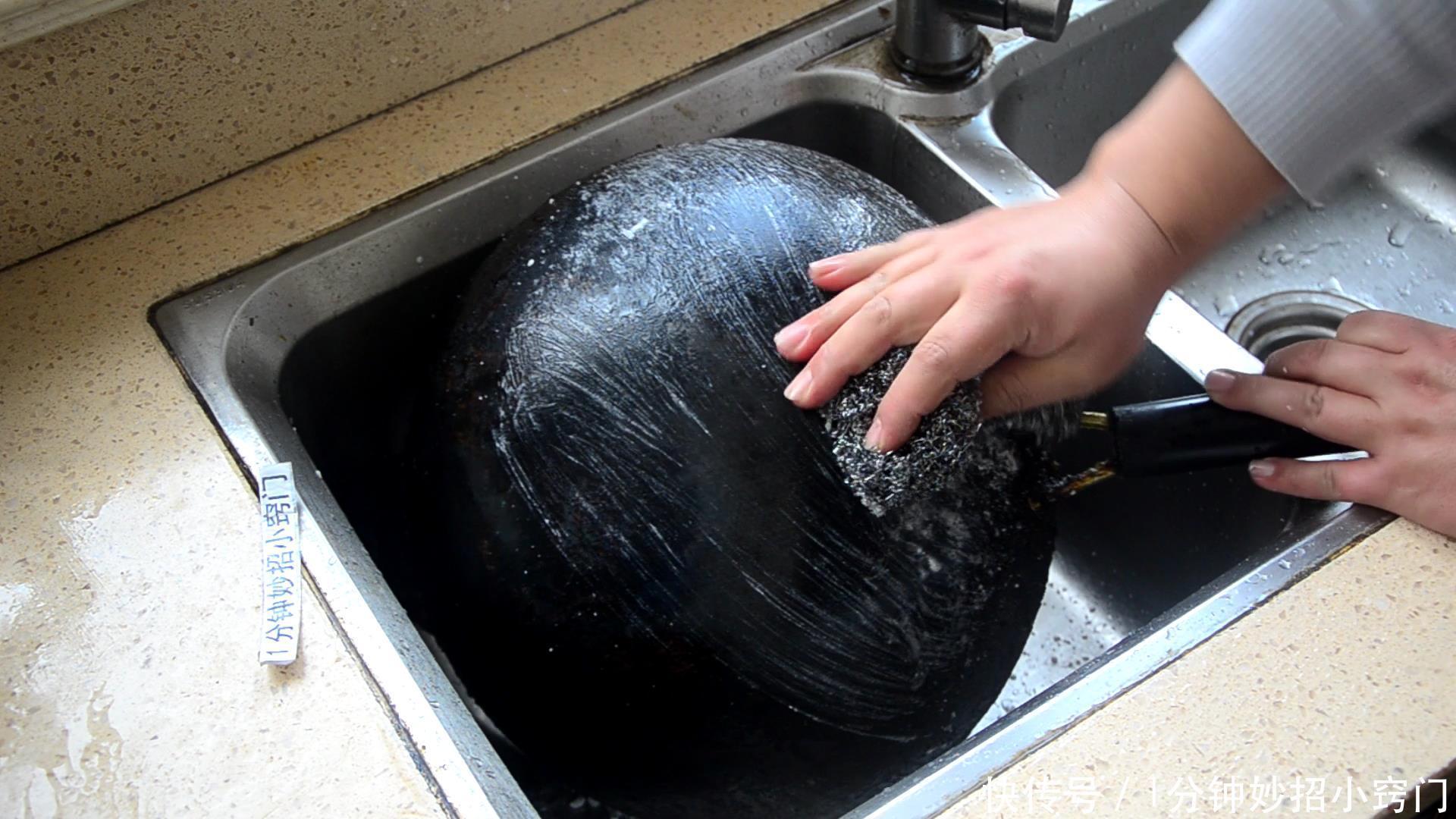 锅底|不管锅底油垢多脏多厚,只需撒一把,5分钟去除干净,太实用了