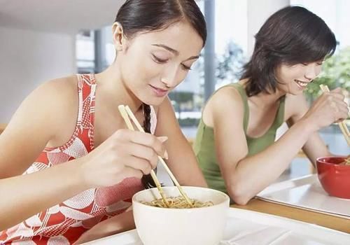 肠胃疾病|胃不好三分治七分养!养胃护胃:常吃3黄,常喝2粥,做好1事