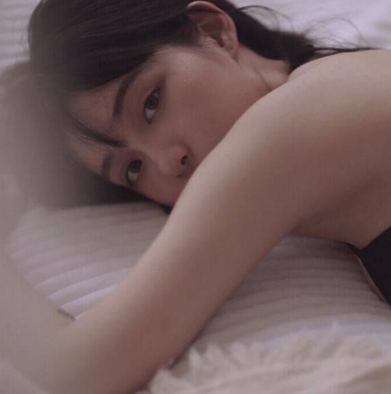 女生常“用手摸”这3地方，颜值会普遍降低，难怪被喊“丑阿姨”