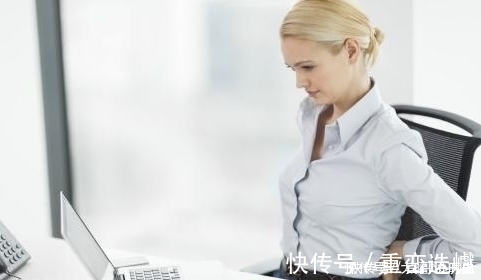 肌肉|每天练背长命百岁,4个动作疏通背部经络,放松背部,缓解酸痛