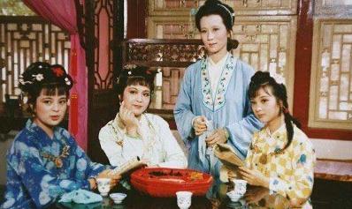 薛宝钗!李纨搬进大观园后,为何会丑态毕露?看看平儿的挂件就知道了