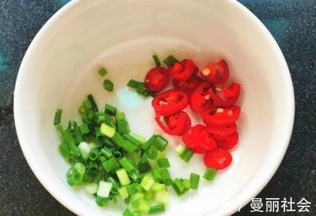 步骤|白灼八爪鱼为啥咬不动？海边渔民指出做错的步骤，原来这做法才对