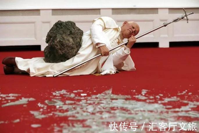 金马桶!三根香蕉卖到上百万?网友:这位国宝级艺术家太牛了!