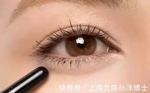 泪液 孙沣博士:双眼皮手术后,眼睛总爱流泪是正常情况吗?