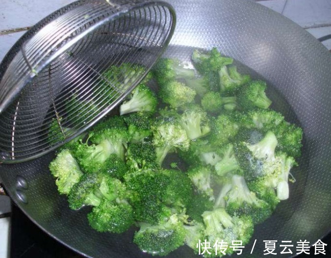 营养价值|炒西兰花,别直接下锅焯水!再加一步,西兰花软嫩入味,营养高!