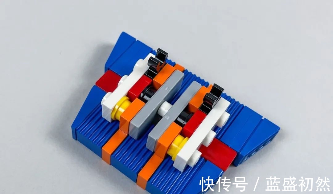 足球场|乐高10299皇家马德里足球场——圣地亚哥·伯纳乌球场开箱评测!