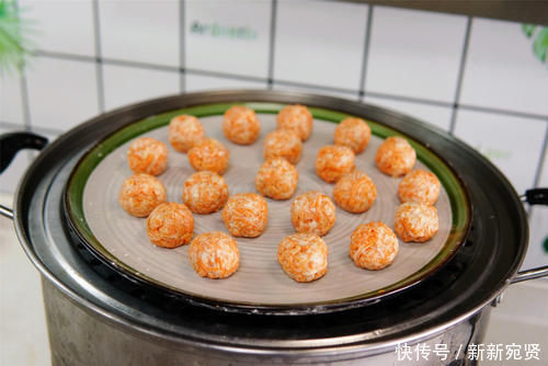 给年夜饭加道菜,“财源滚滚”端上桌,寓意好运齐来,八方进财