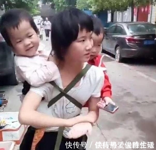 肩膀|“最美姐姐”火了，小肩膀背起双胞胎妹妹，网友：长姐如母呀