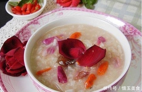 玫瑰花桂圆粥,母亲节做一碗送妈妈,美容又养颜,妈妈一定喜欢