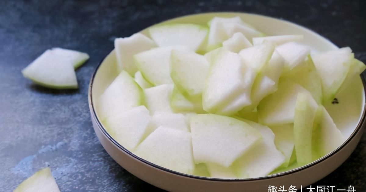 炒菜|三伏天养生,建议每天吃点清淡的,教你3种家庭炒菜,平稳度夏天