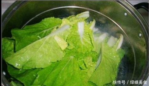 炒白菜时,别急着下锅炒,多加“1步”,白菜又香又脆还不发黑