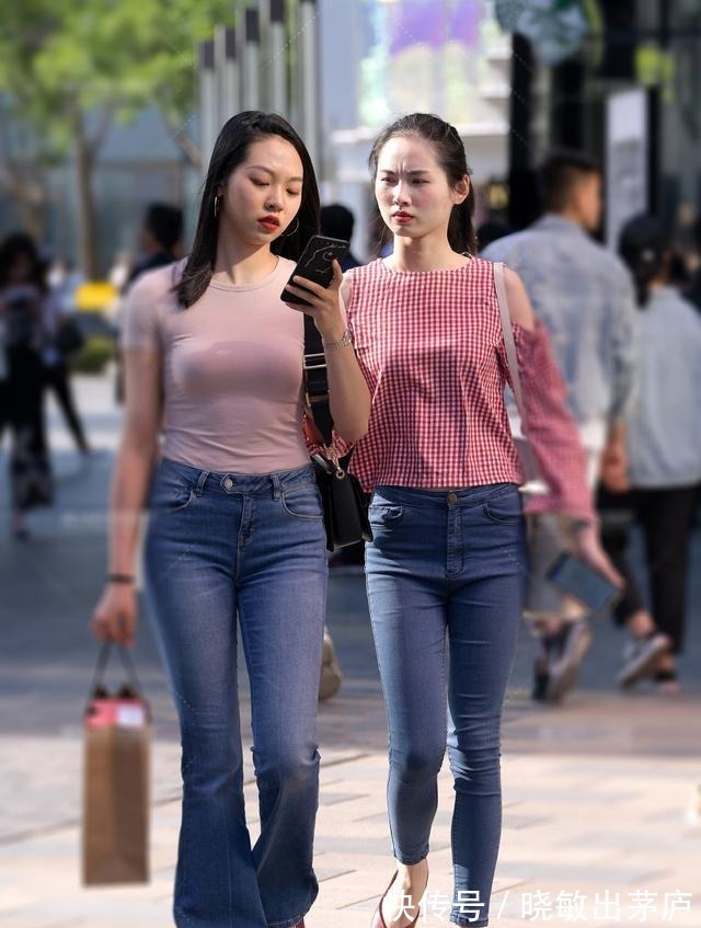 时尚|出门逛街少不了闺蜜陪伴,个性的穿搭让你展现出专属风采!