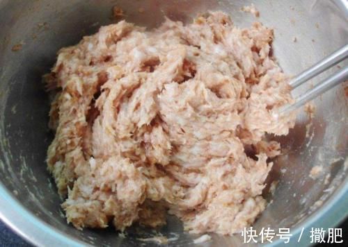 炸肉丸怎么做才外酥里嫩？牢记“2放2不放”，肉丸炸好又酥又香