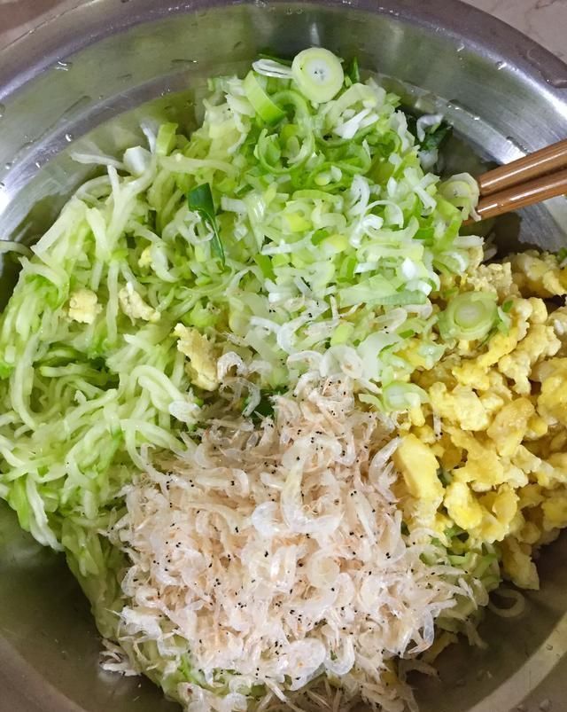 适合|东北特产的大西葫芦,特别适合做“冰花锅贴”几天做一次还吃不够