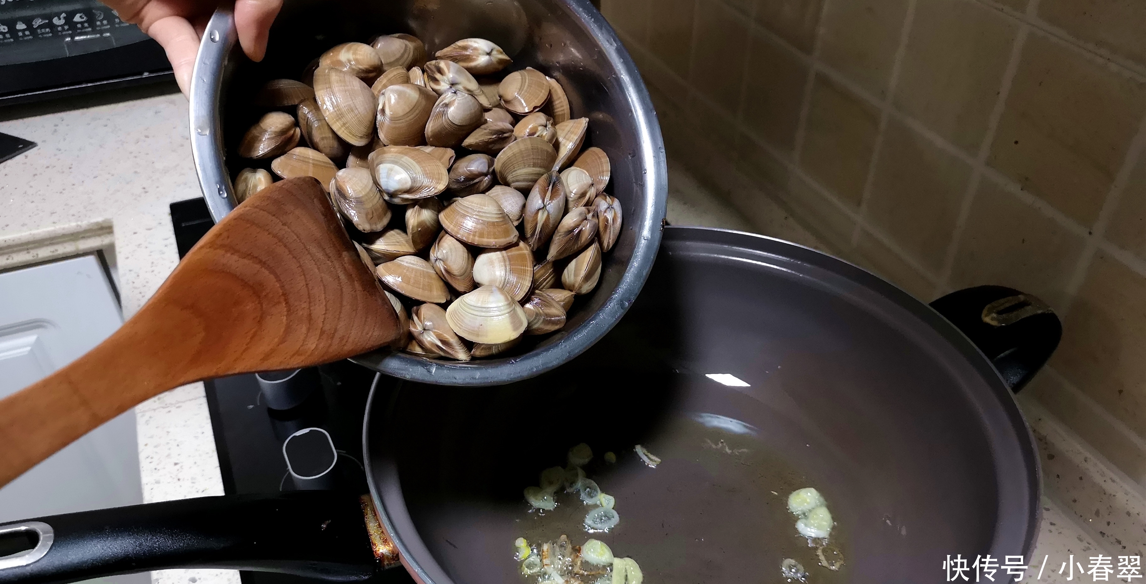鲜嫩|花甲焯水惹争议,炒前多加一个步骤,花蛤鲜嫩无沙,味道更鲜美