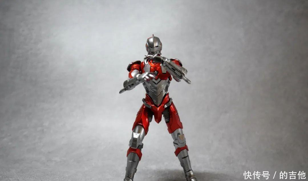 奥特曼|高达模型秀奥特曼直面钢铁侠呃,都是浑身亮闪闪嘛……!