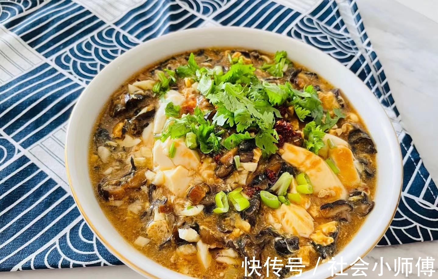 豆腐|不知道早餐吃什么好?教你做懒人版豆腐脑,简单3步,细腻好吃
