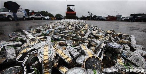 纽约等地联合执法缴获大量奢侈品！当众碾压销毁完全不给一点面子