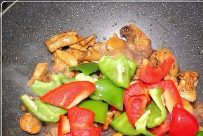 鸡肉好吃有窍门，换个新吃法，2斤鸡肉不够吃，做法简单又解馋