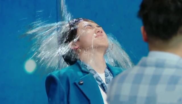 华晨宇拉宋亚轩水桶被骂,镜头切远景观众原谅,全网欠他一个道歉