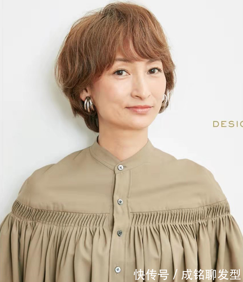 减龄 这才是中老年人最美的发型,柔美蓬松烫+减龄染发,想不年轻都难