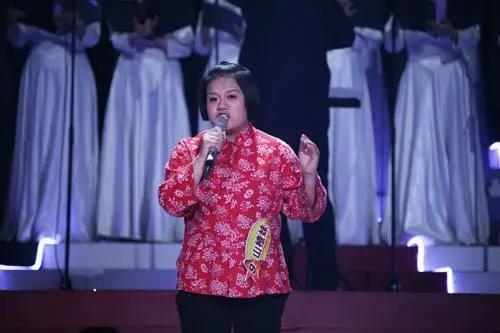 殘疾|“山楂妹”:因殘疾被親生父母拋棄,成名后拒絕認(rèn)親,只愛養(yǎng)父母