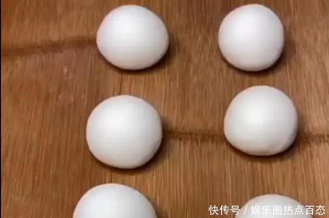 最简单的花卷，一搓一压一卷，造型有创意，既好看又好吃