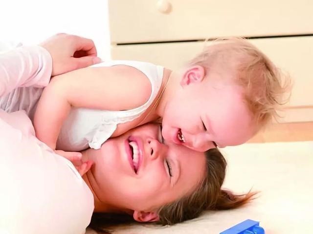 宝爸|“接生了一天全是男孩”,护士随口一个抱怨,让男孩家长心里一紧