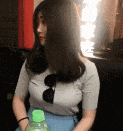 |搞笑GIF趣图:这是大师牛?还是群演牛?