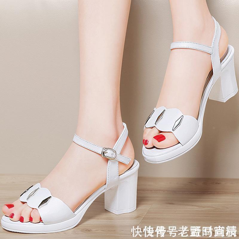 甜美 厚重的凉鞋太丑了!大方简约一字扣凉鞋,甜美减龄又柔情小女人味