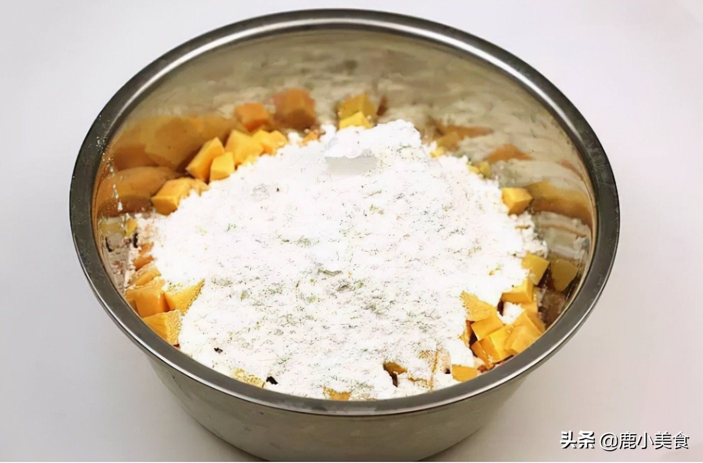 南瓜加苹果你吃过吗?教你新吃法,饭店都没卖的,全家都爱吃