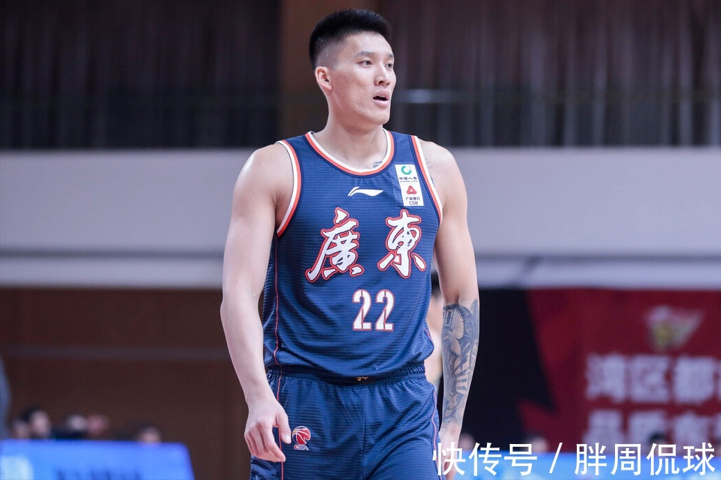 广东男篮|曾繁日故意垫脚孙铭徽?广东跟队记者说了公道话,宏远队麻烦大了
